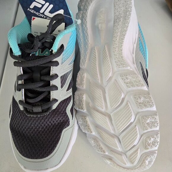 NWT Fila memory foam woman's size 7 sneaker - Picture 3 of 4